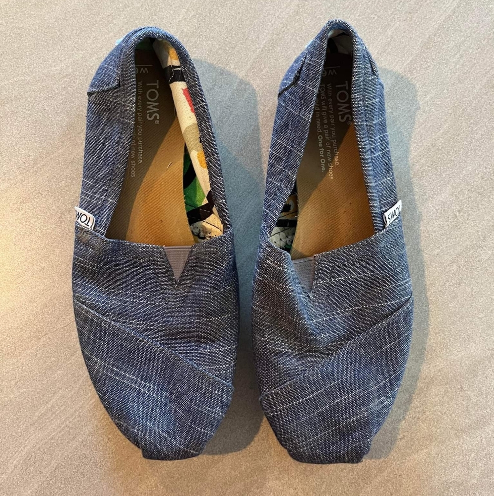 Toms slip on